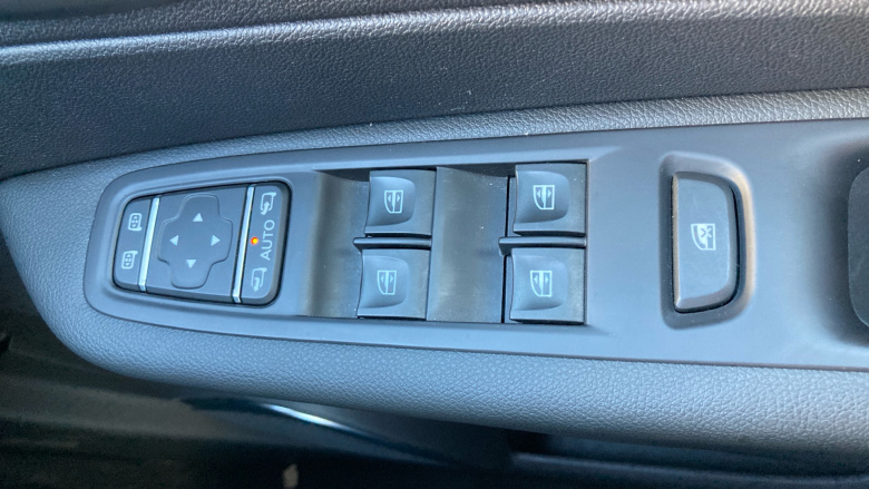 Renault Captur 0.9 TCE 90 Iconic 5dr Petrol Hatchback